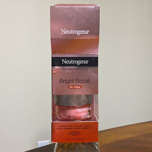 Neutrogena Bright Boost Gel Cream Moisturizing Face Cream - 1.7oz 50 Ml - Picture 6 of 8